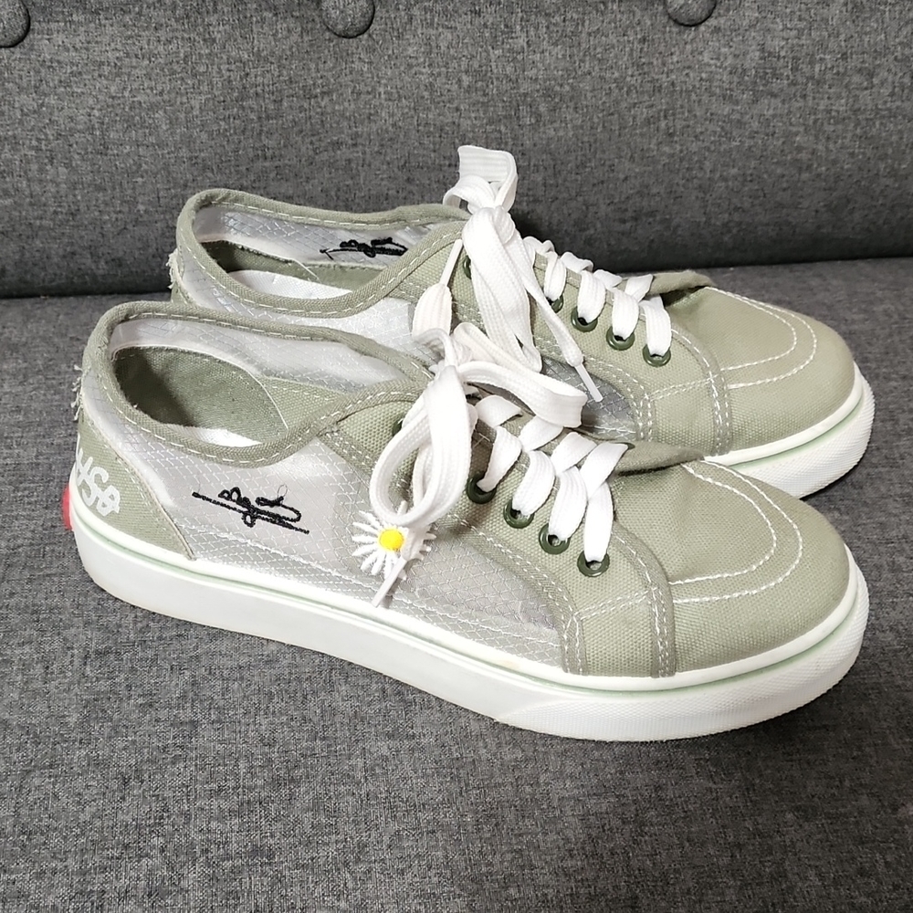 tennis shoes